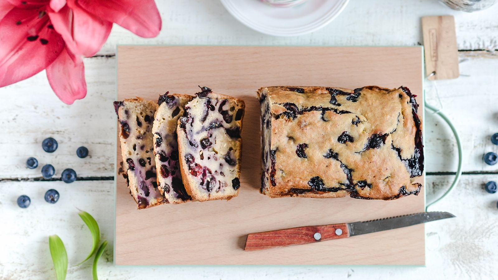 Bananowy chlebek z borówkami