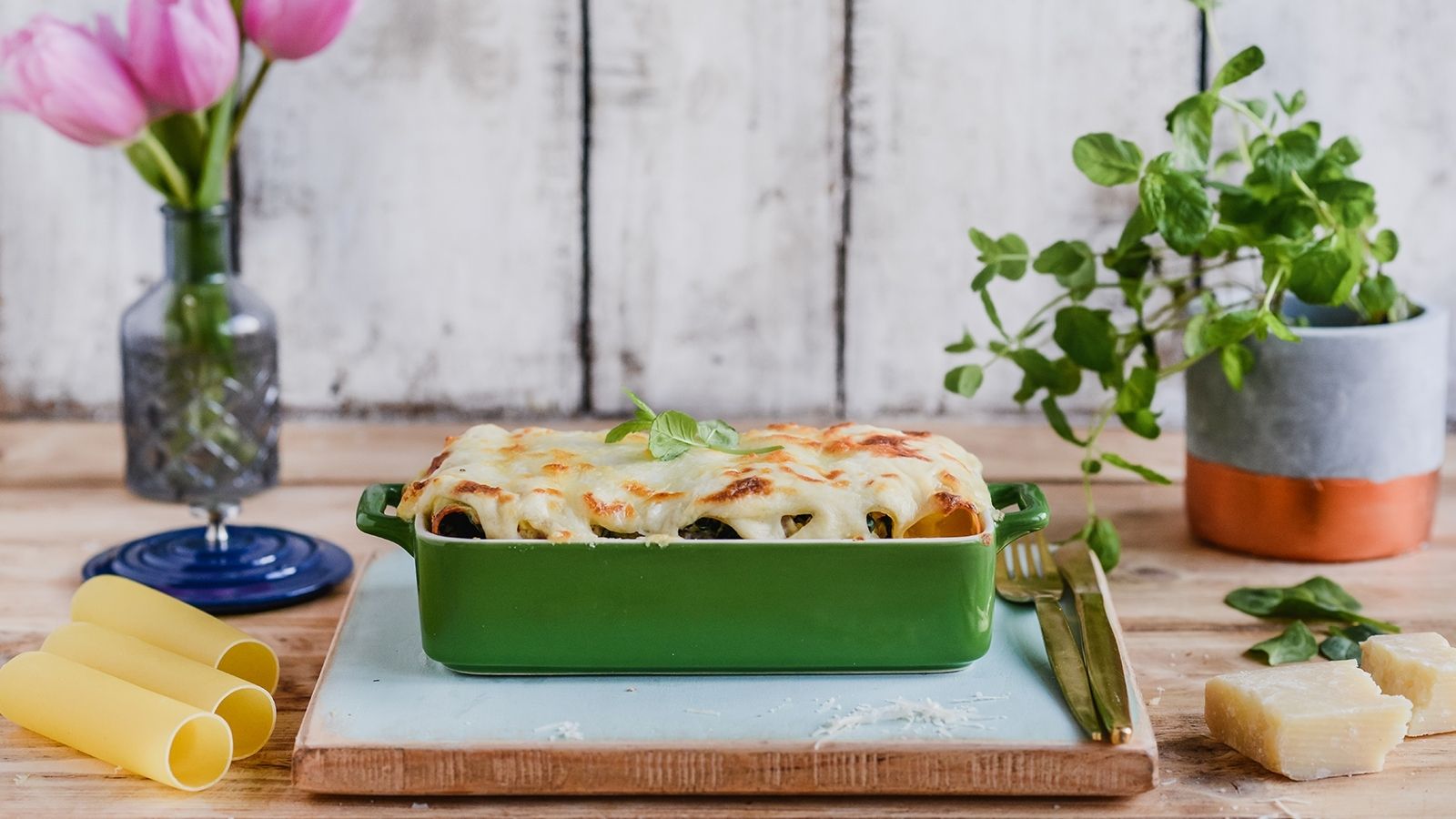 Cannelloni ze szpinakiem, szynką i mozzarellą