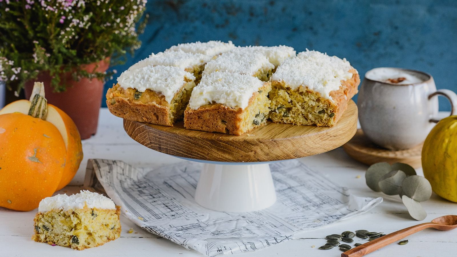 Ciasto dyniowo-orzechowe z kremową polewą