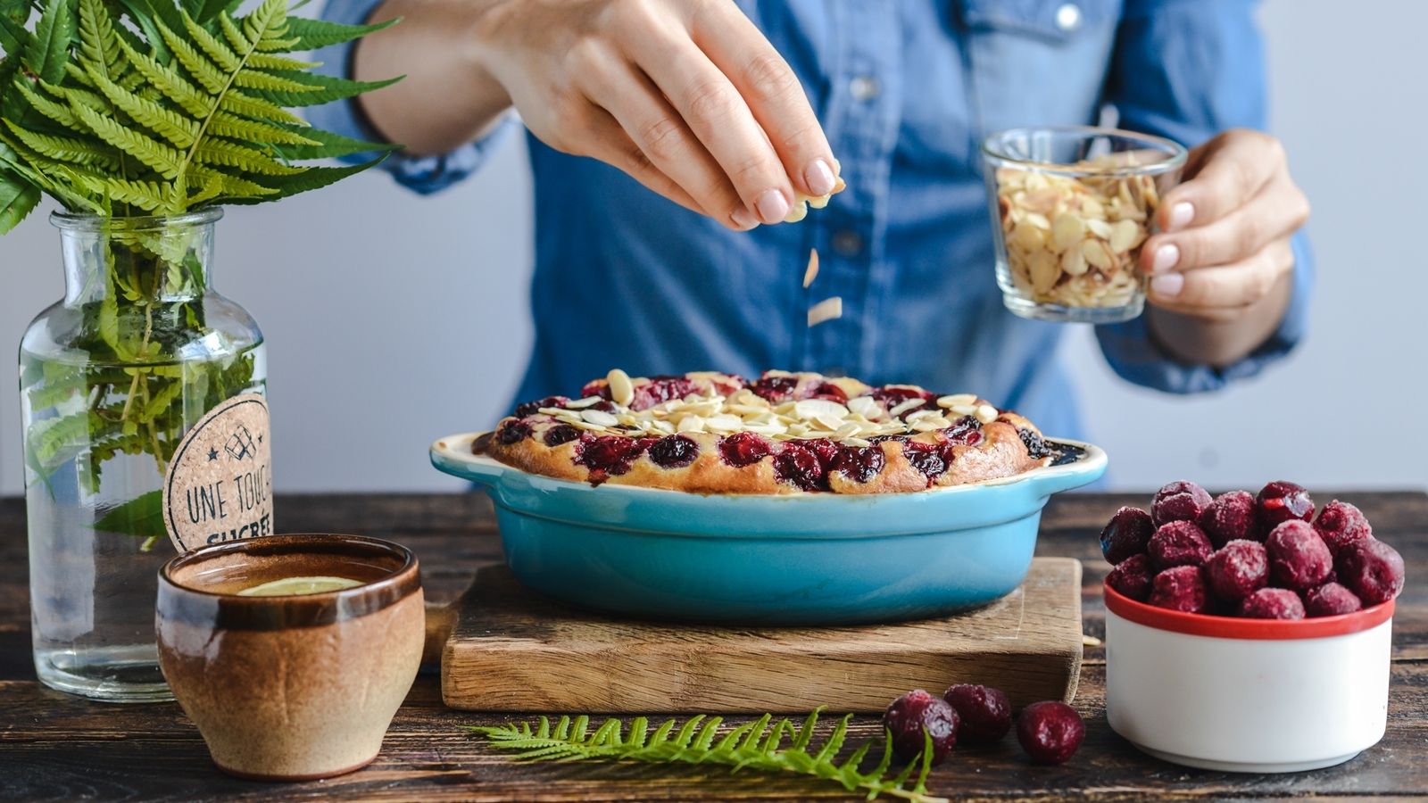 Clafoutis z wiśniami w płatkach migdałów