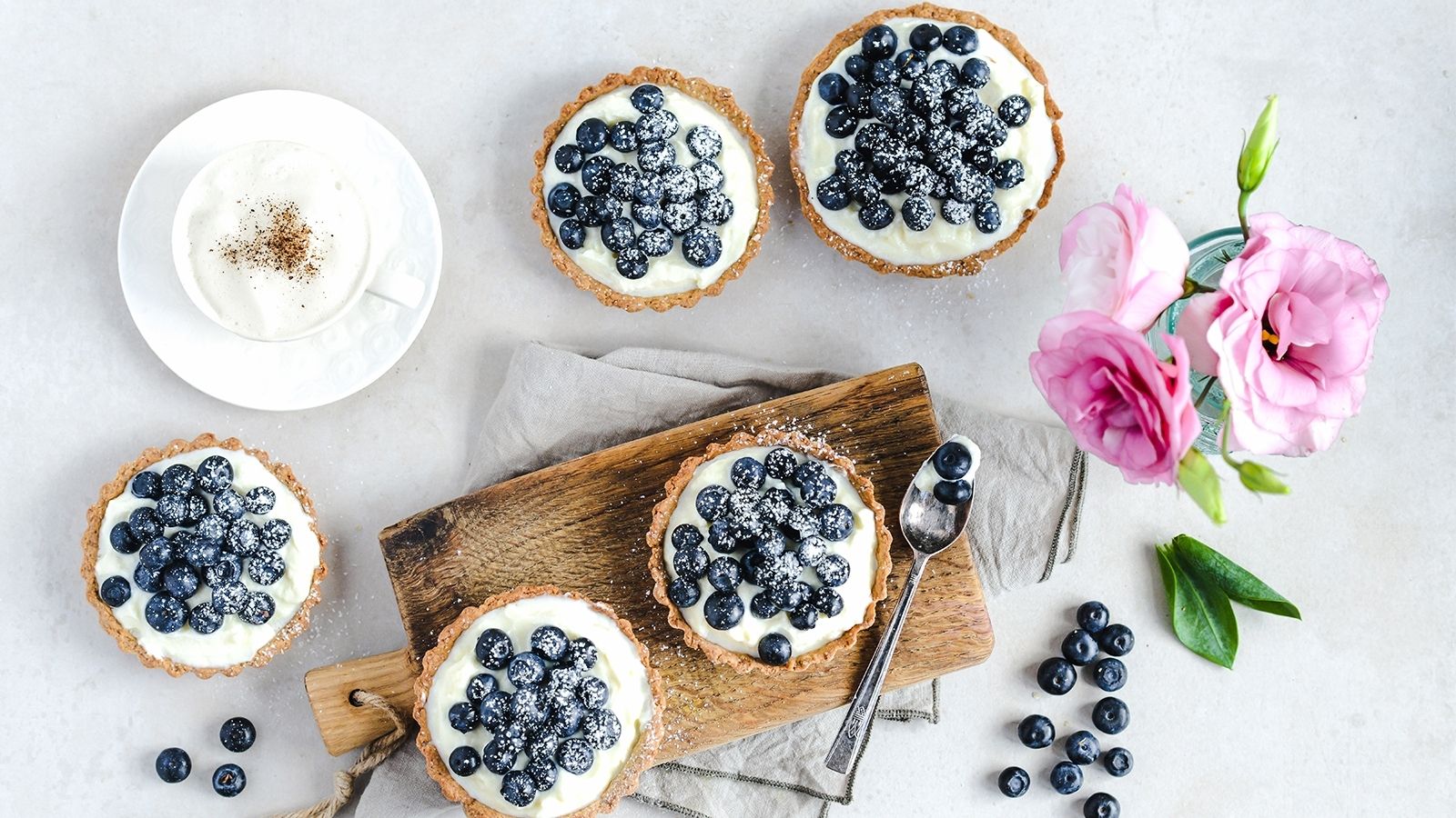 Gryczane tarty z mascarpone i borówkami