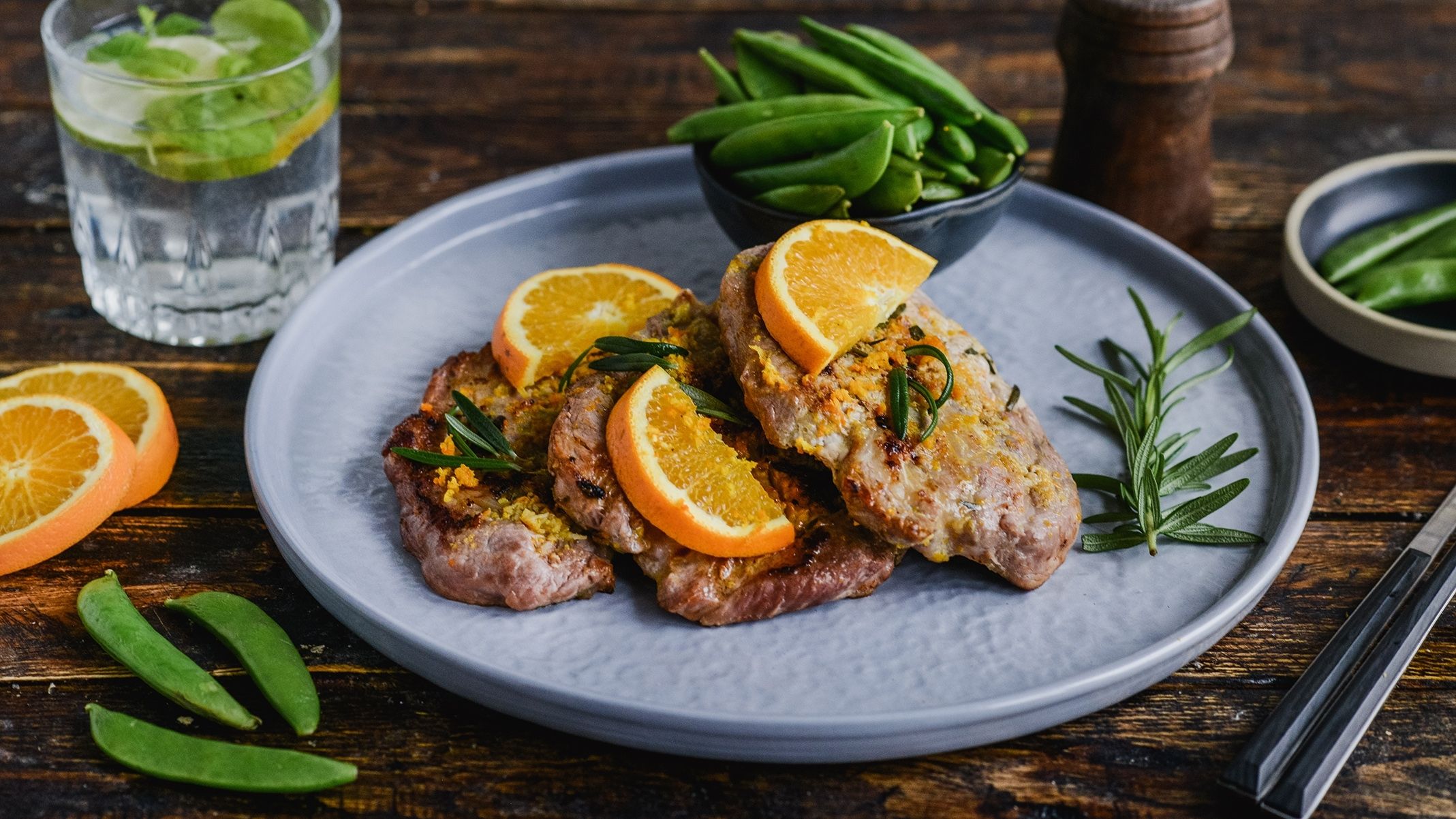 Karkówka pieczona z rozmarynem i pomarańczami