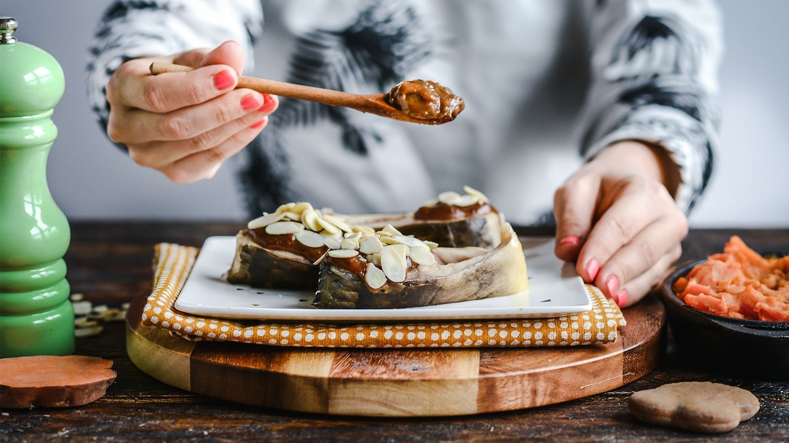 Karp w sosie piernikowym z puree z batatów