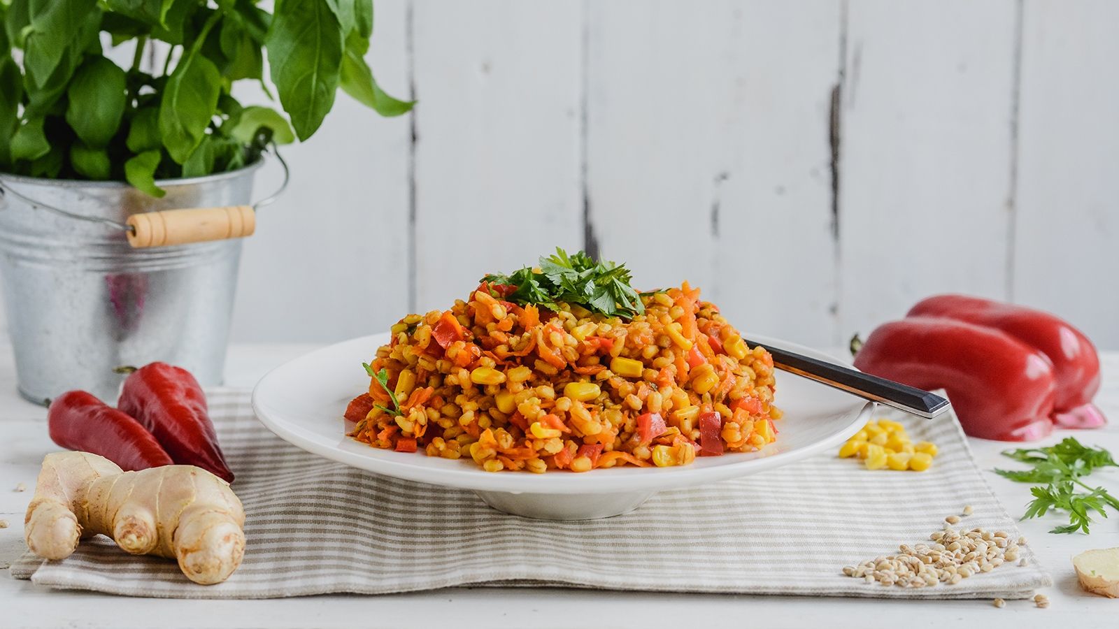 Kaszotto chakalaka z papryką, imbirem, kukurydzą i kolendrą