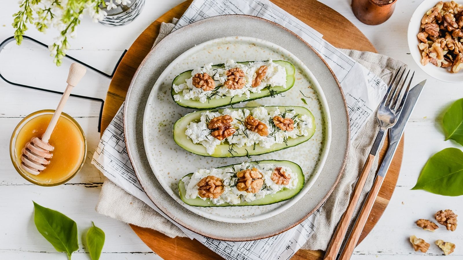 Ogórkowe łódeczki nadziewane serem gorgonzola i twarożkiem