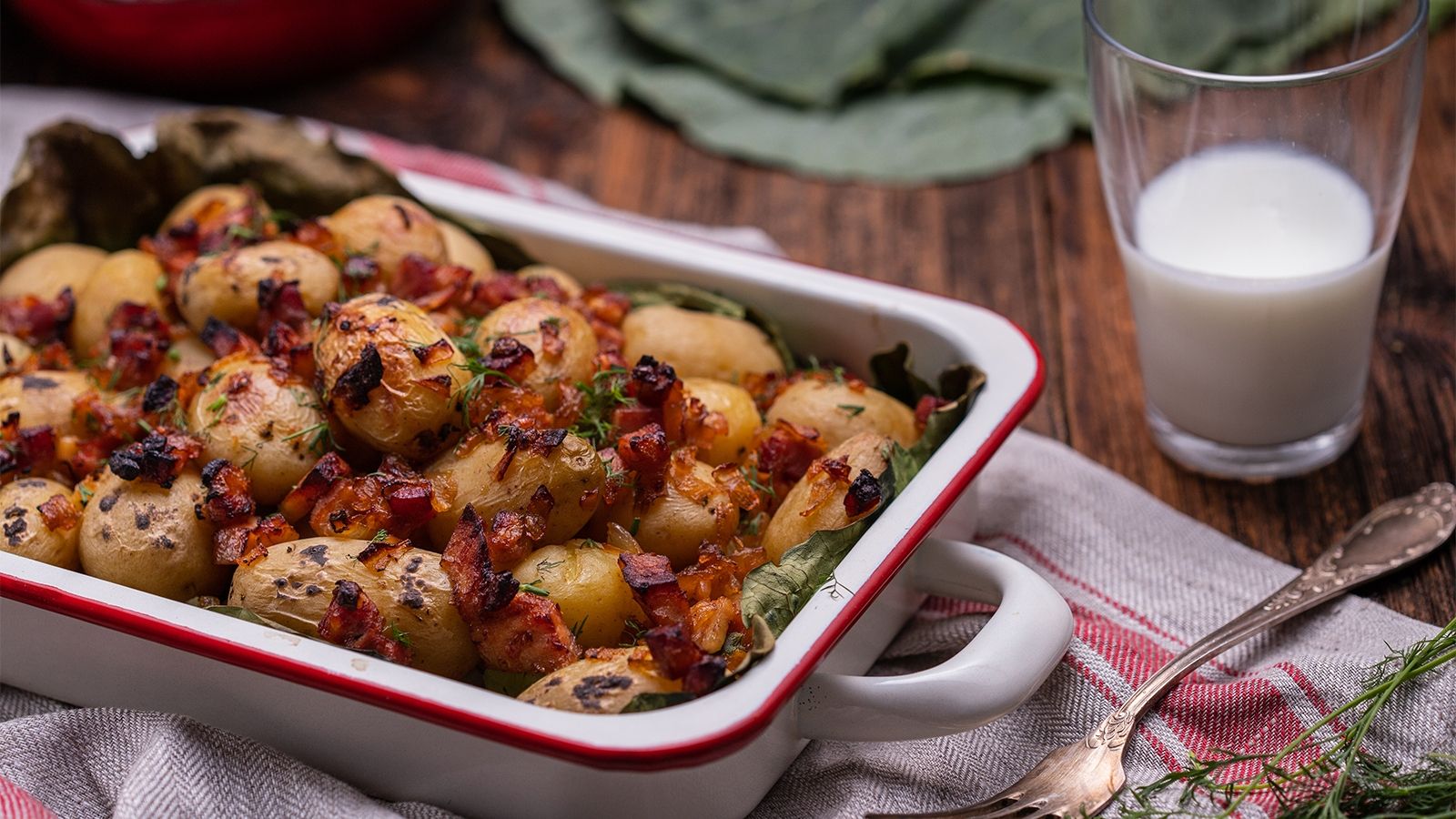 Przepis na zapiekane młode ziemniaczki z kapustą i boczkiem
