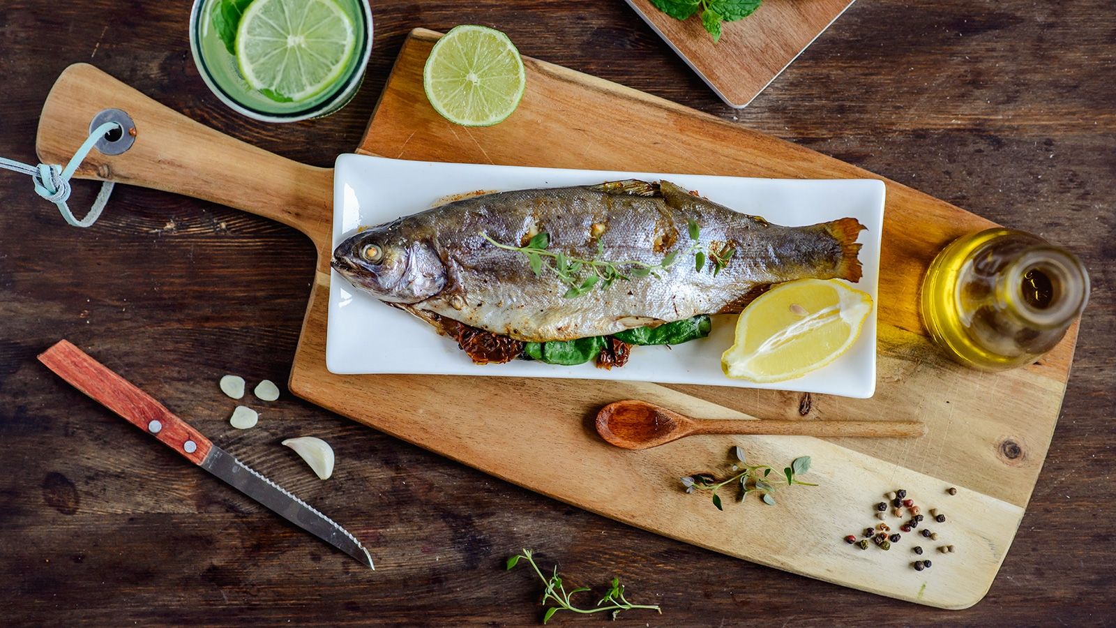 Pstrąg faszerowany szpinakiem i suszonymi pomidorami