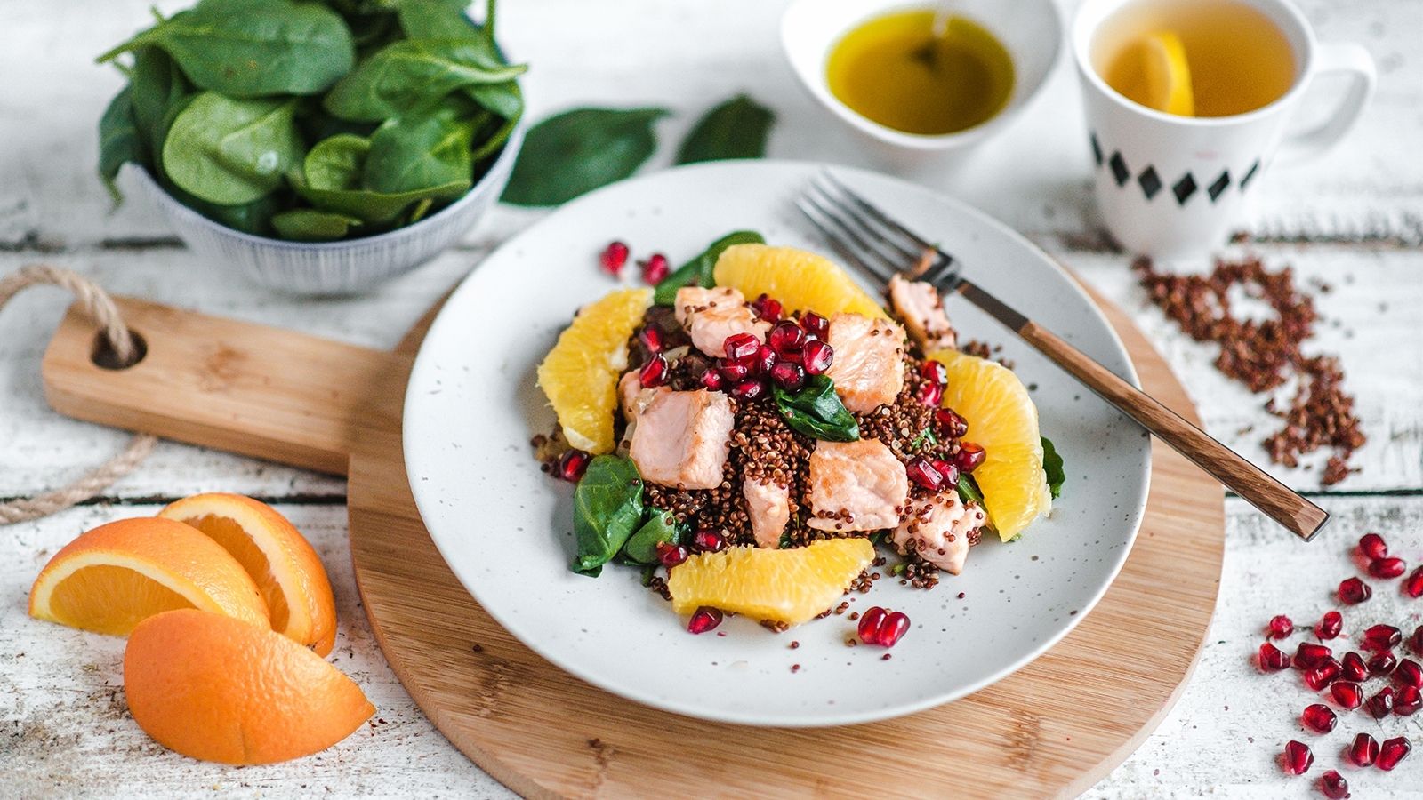 Sałatka z łososia i komosy ryżowej