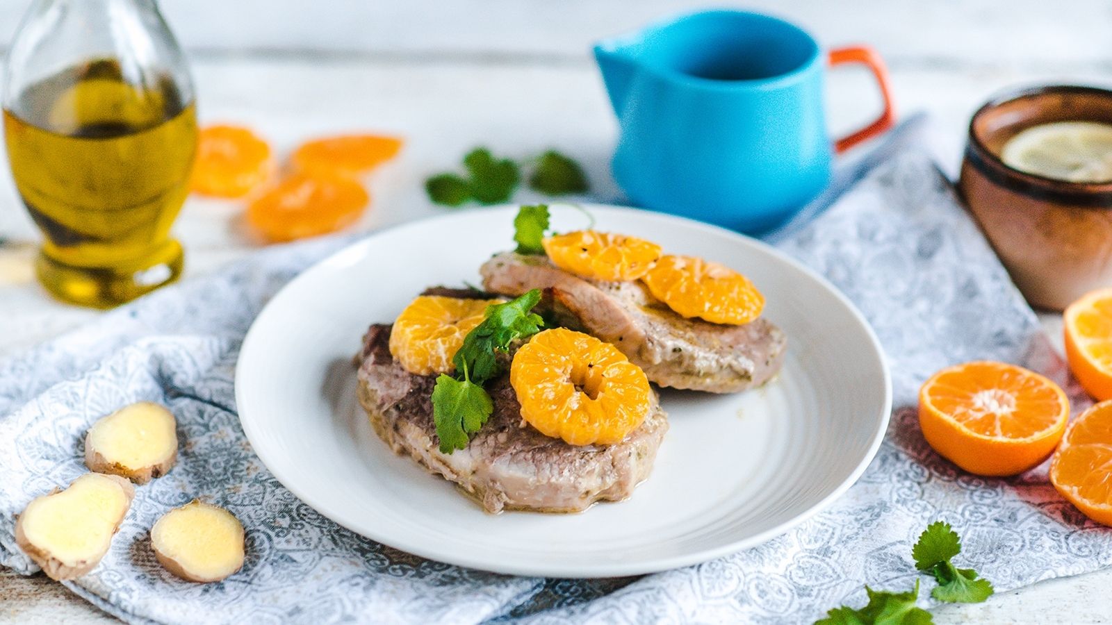 Szynka pieczona z mandarynkami, imbirem i rozmarynem