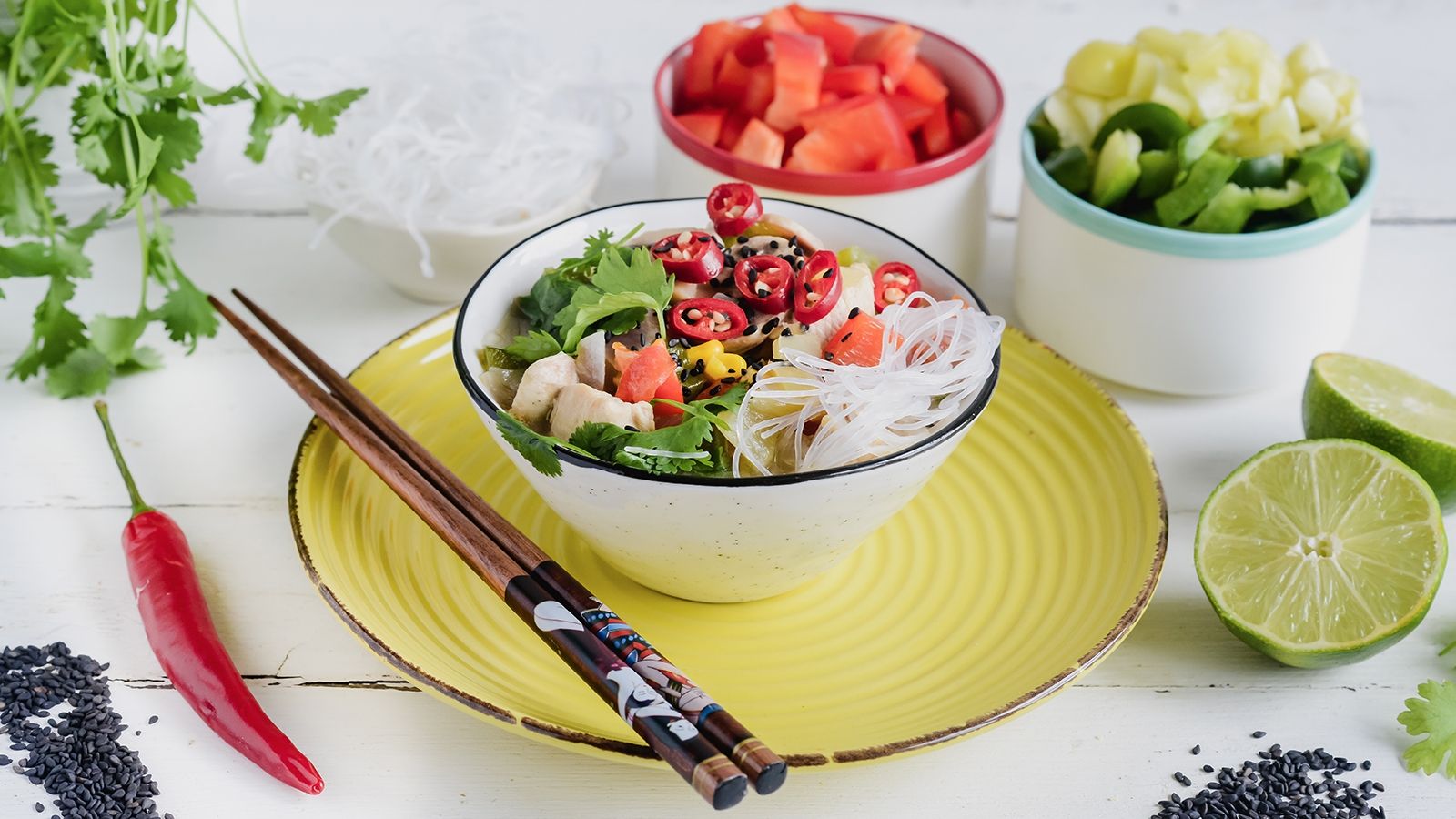 Tajska zupa z kurczakiem i warzywami