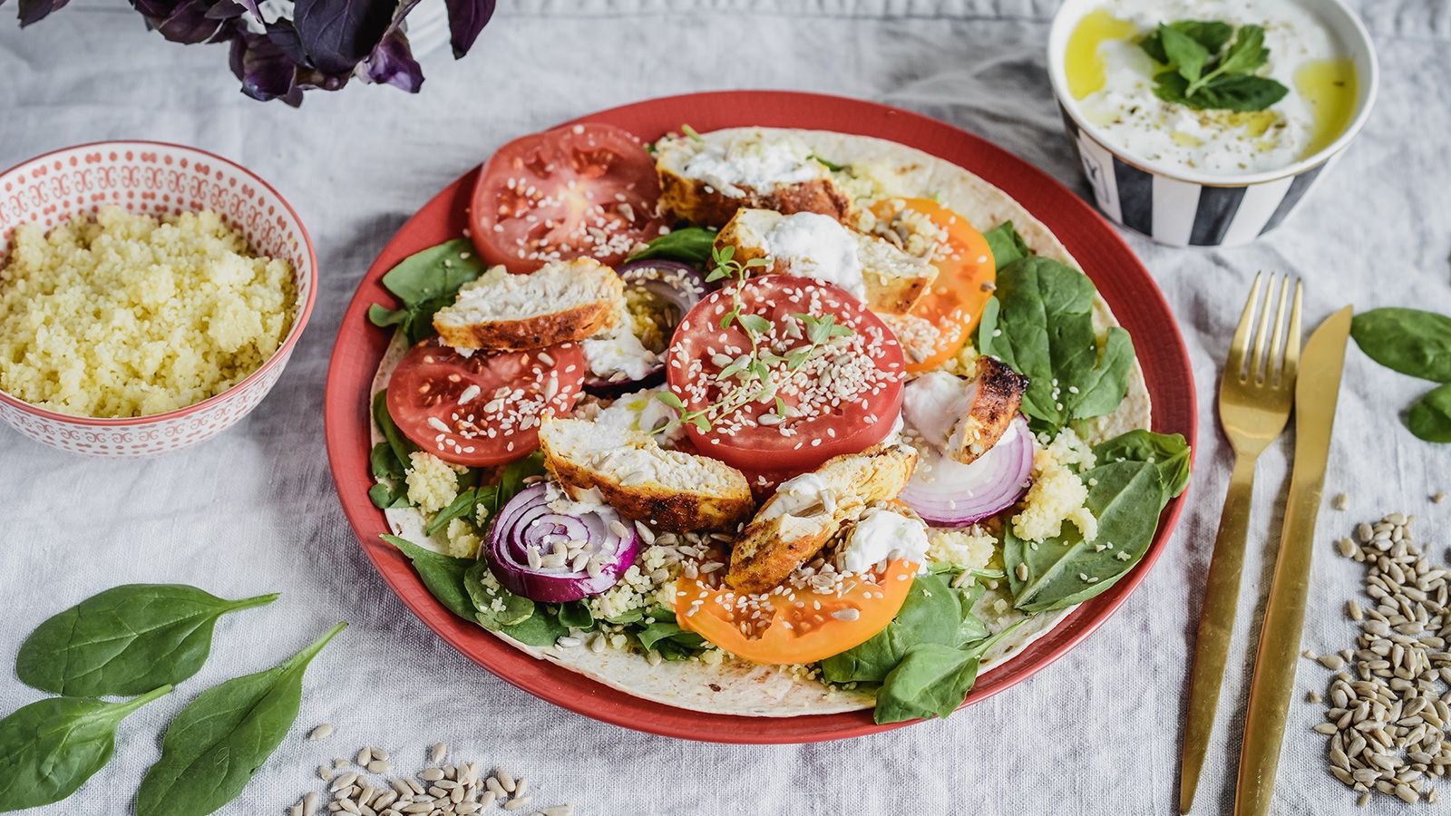 Tortilla z kaszą kuskus i kurczakiem