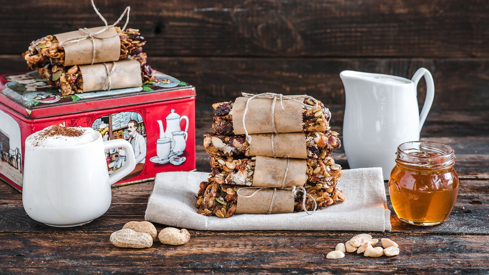 Zdrowe batoniki musli z orzeszkami arachidowymi