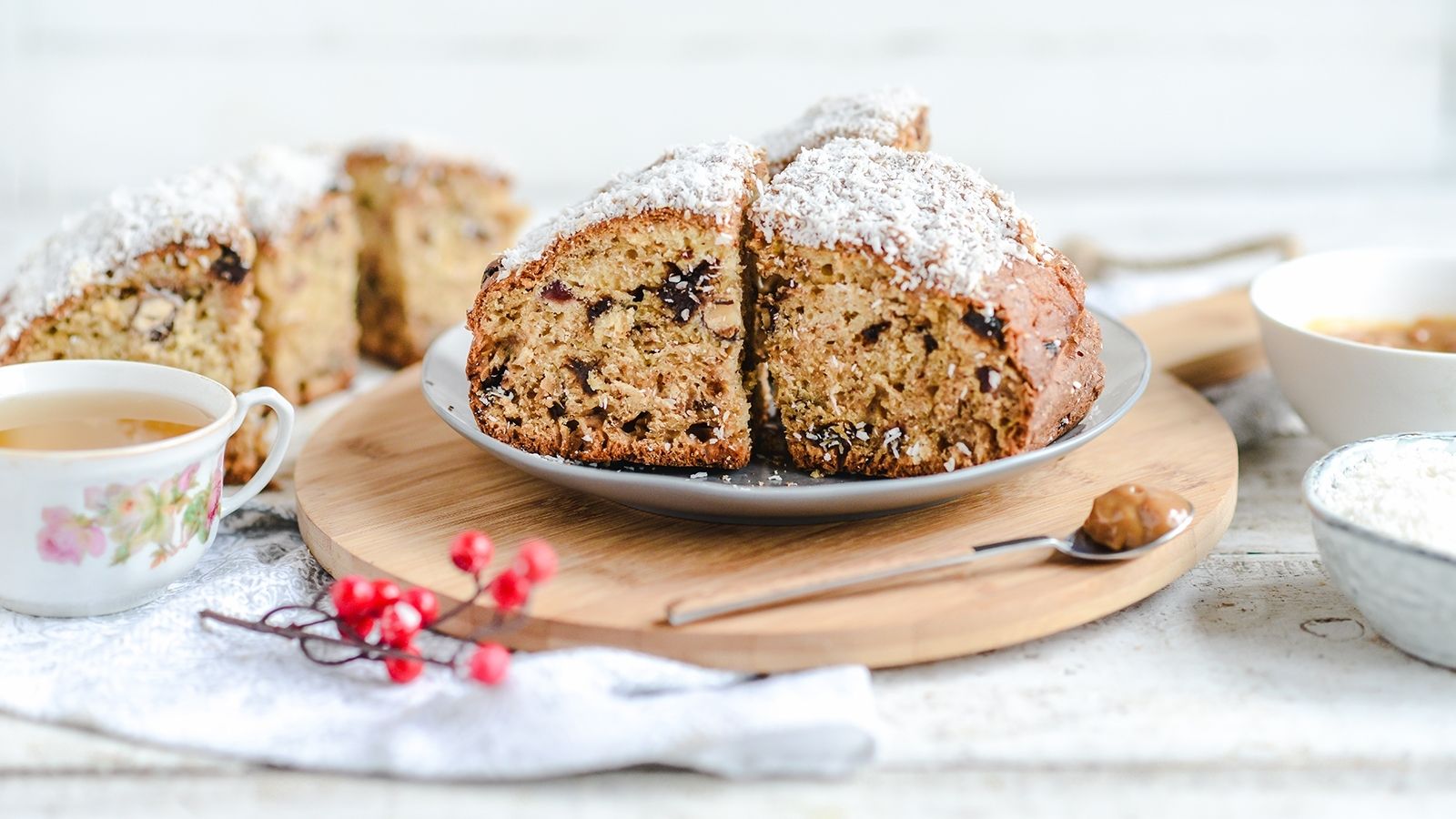 Zimowe ciasto z żurawiną pod kajmakową pierzynką