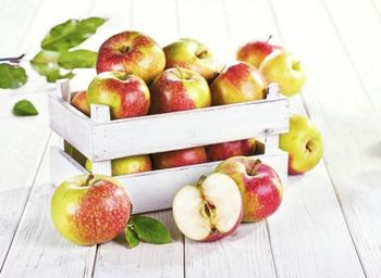 Jabłka Jonagored "Jakość z Natury Carrefour" ważone